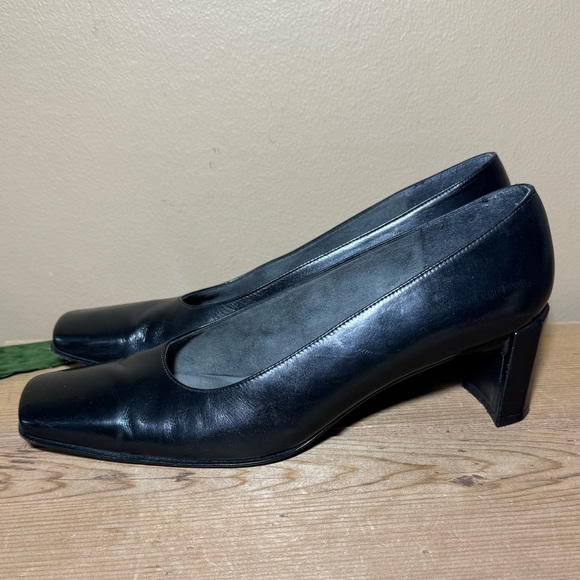 Stuart Weitzman classic black pumps 10 - Picture 3 of 7
